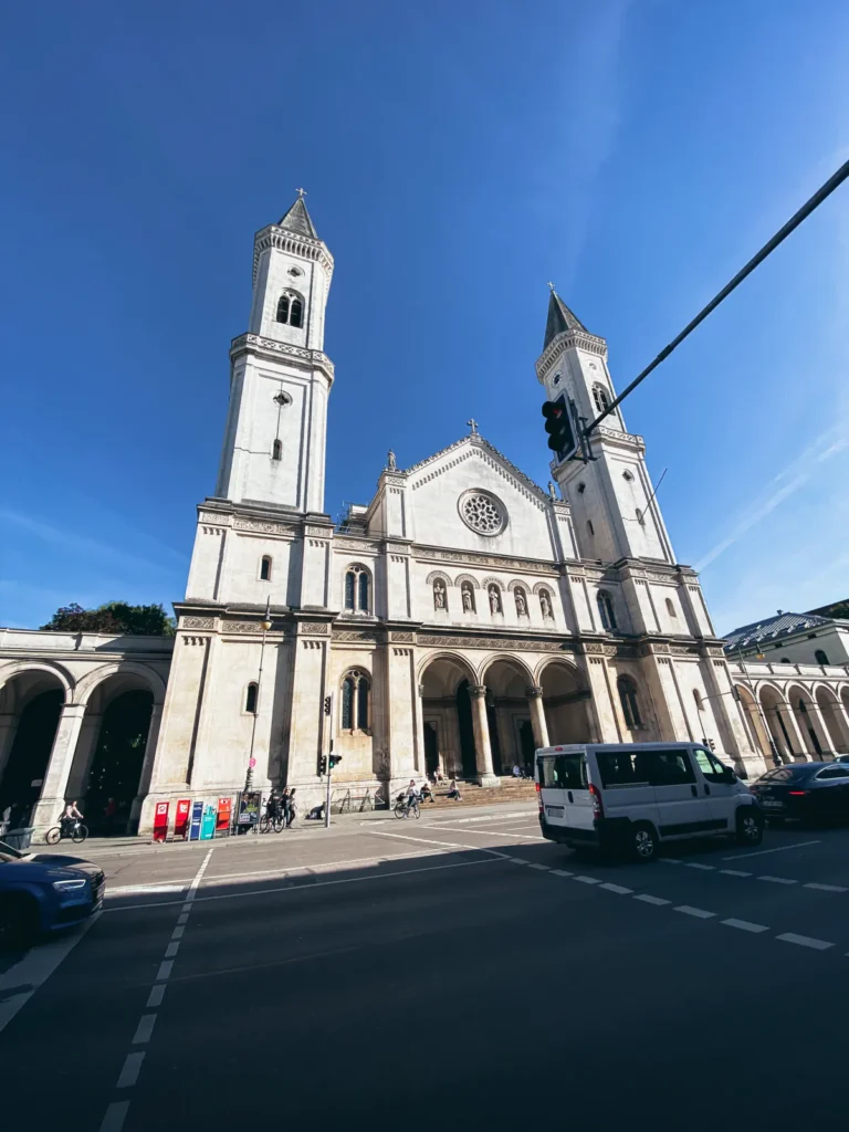 Kirche St. Ludwig München. Der Fotogoals Fotospot in München