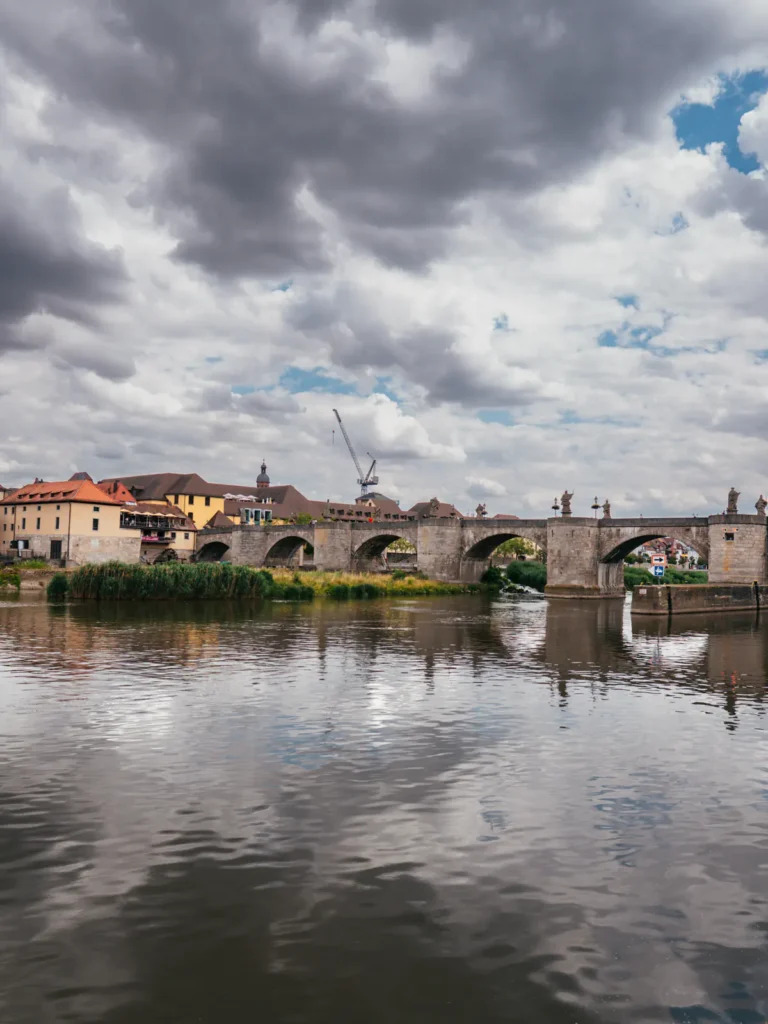 Alte Mainbrücke Würzburg. Der Fotogoals Fotospot in Würzburg