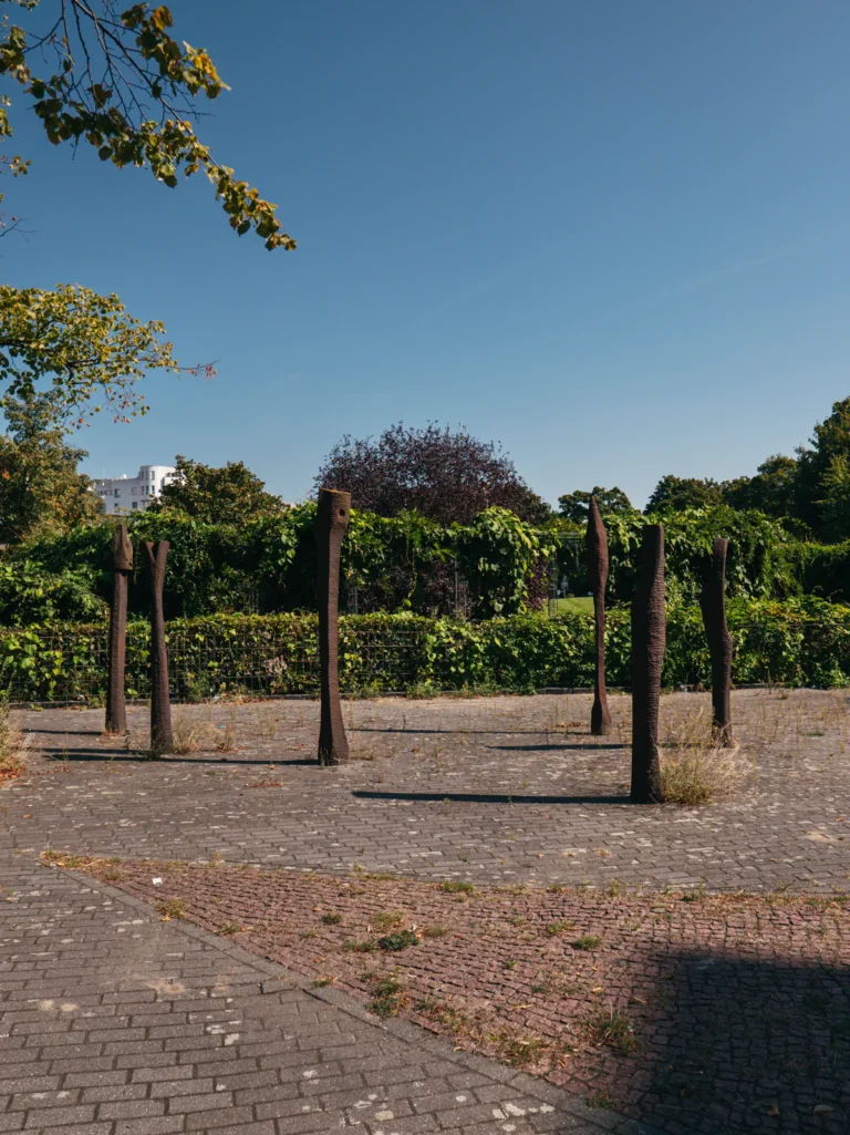 Drei Brunnensäulen - Innsbrucker Platz Berlin. Der Fotogoals Fotospot in Berlin