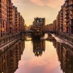 Poggenmuehlenbruecke-–-Blick-Wasserschloss-Speicherstadt-Hamburg-5.jpg